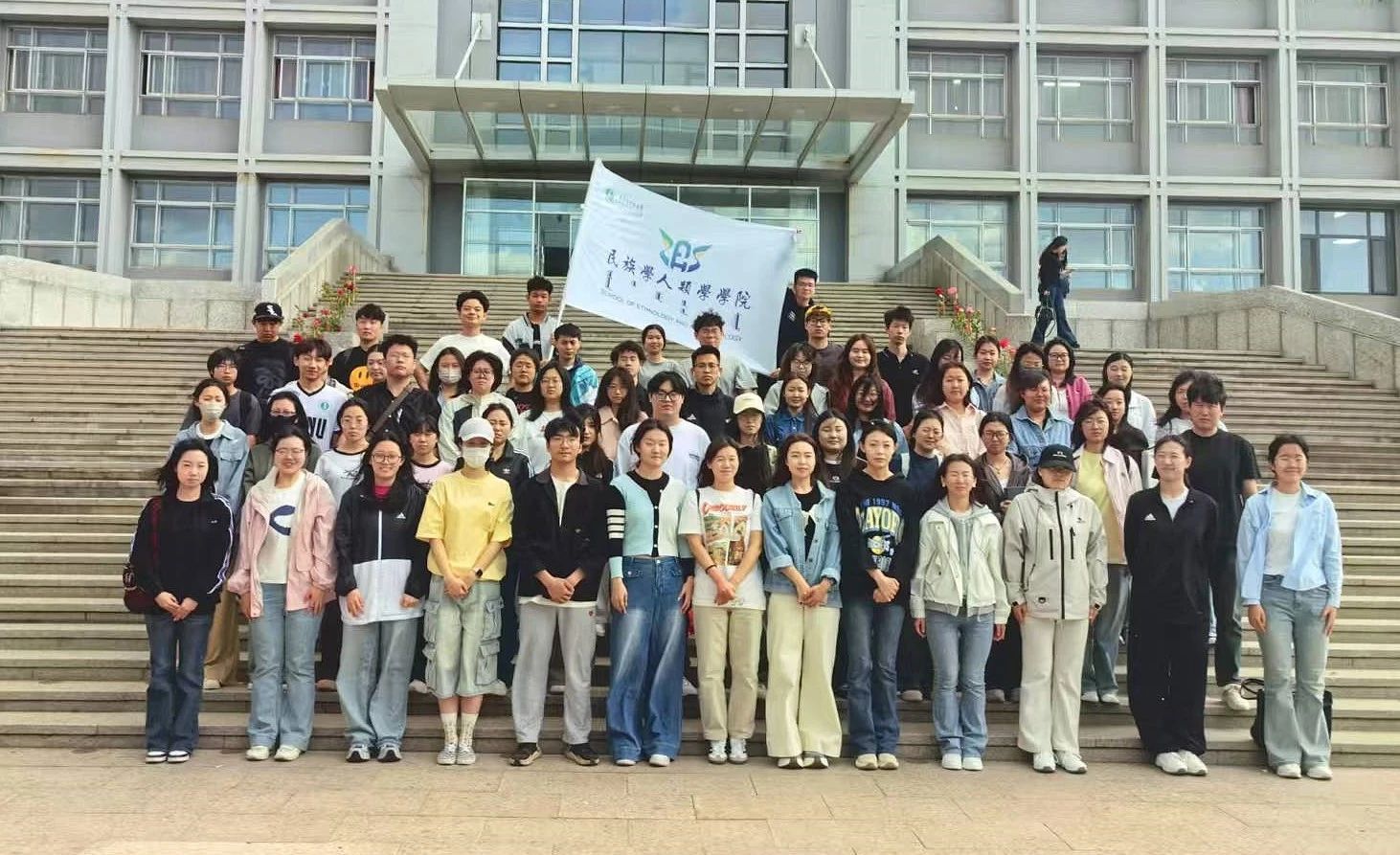 燃动青春，逐梦湖光 ｜ 我院参加内蒙古师范大学2025春季校园环湖赛